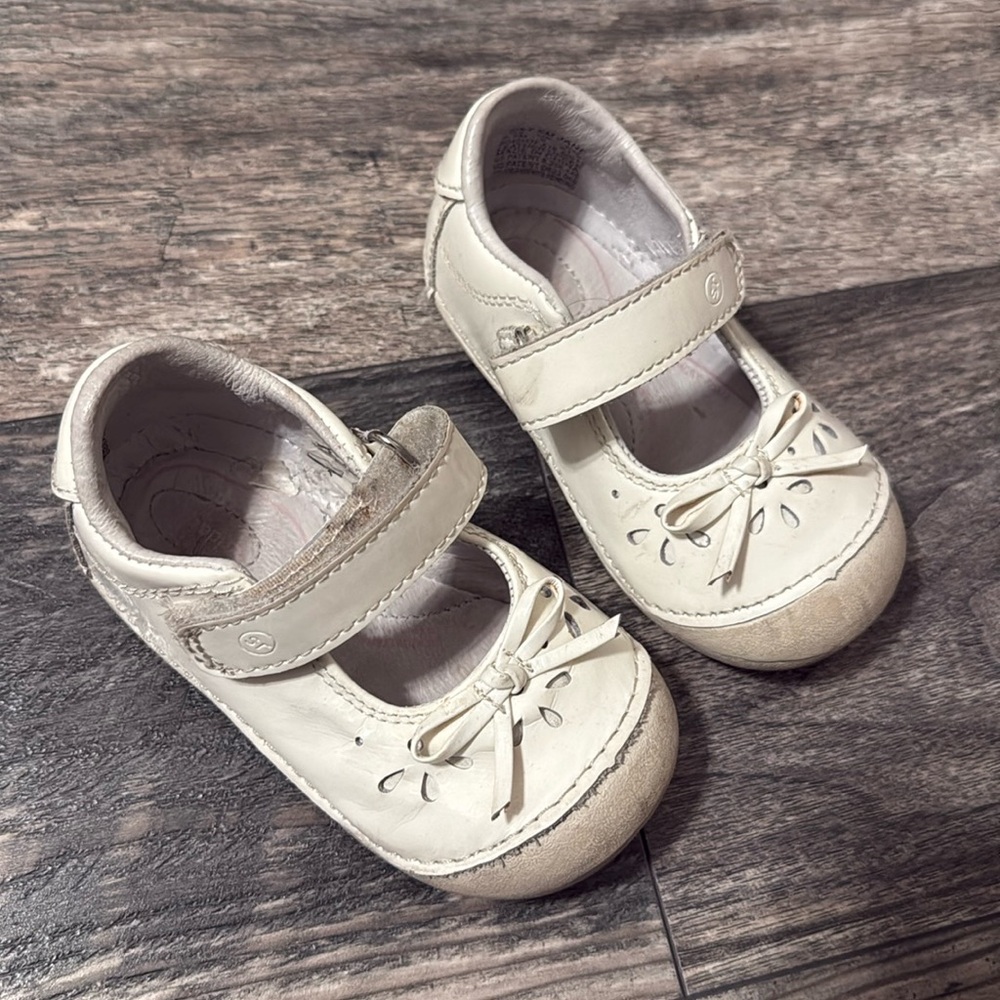 Stride rite Mary Jane shoes white size 5.5 girls used